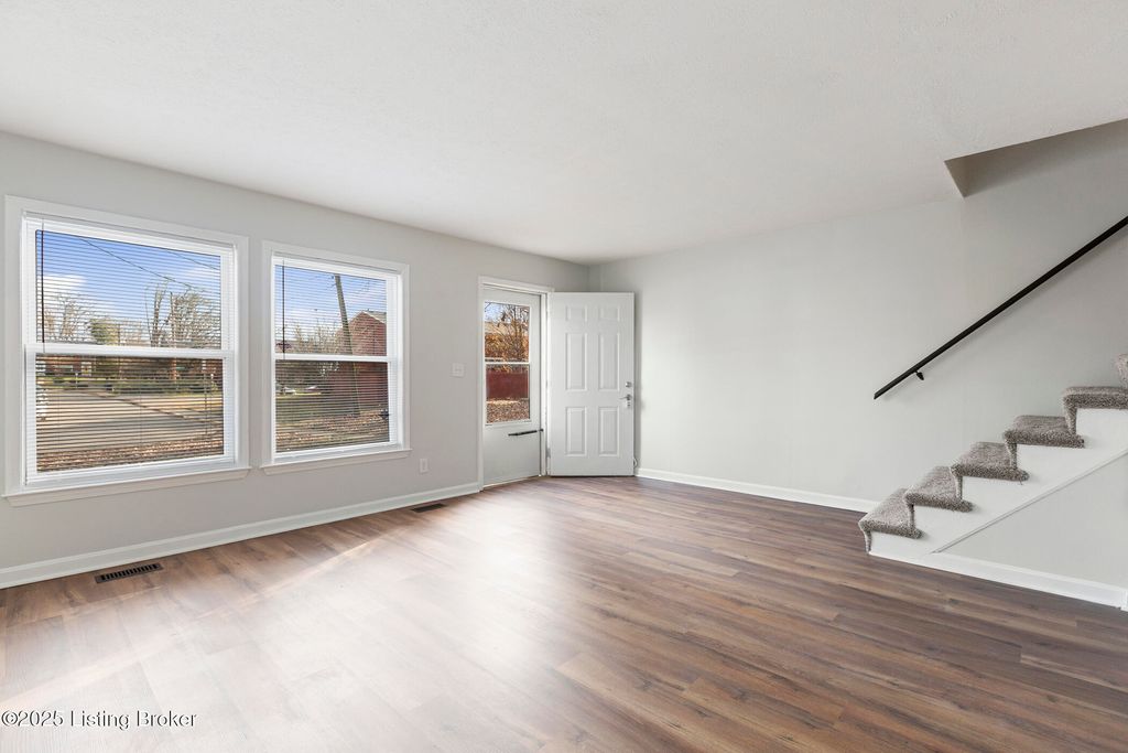 Photo of 2817 Bexley Ct, Louisville, KY 40206 (MLS # 1706115)