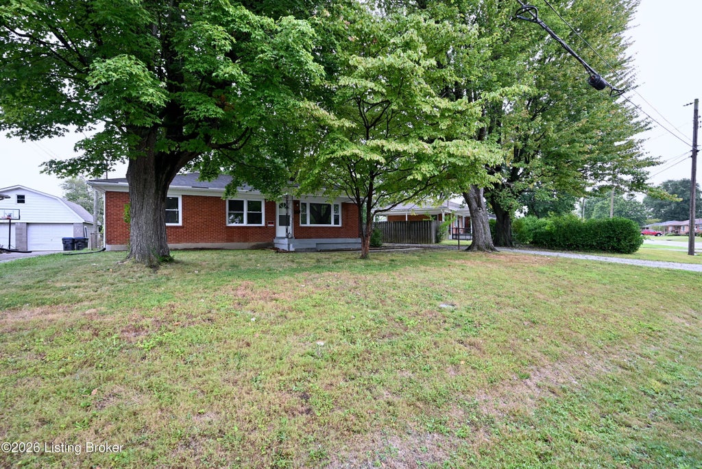 Photo of 4901 Determine Ln, Louisville, KY 40216 (MLS # 1728936)