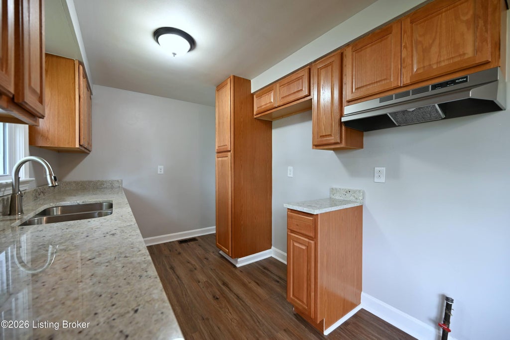 Photo of 4901 Determine Ln, Louisville, KY 40216 (MLS # 1728936)