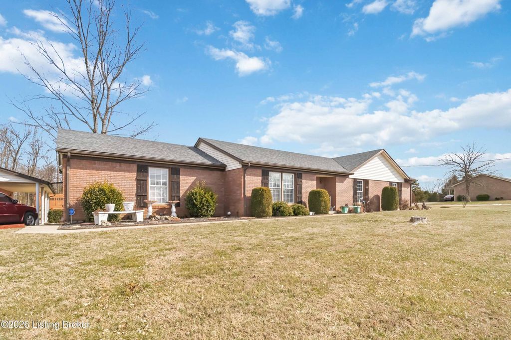 Photo of 1300 Oak Knoll Dr, Bardstown, KY 40004 (MLS # 1709224)