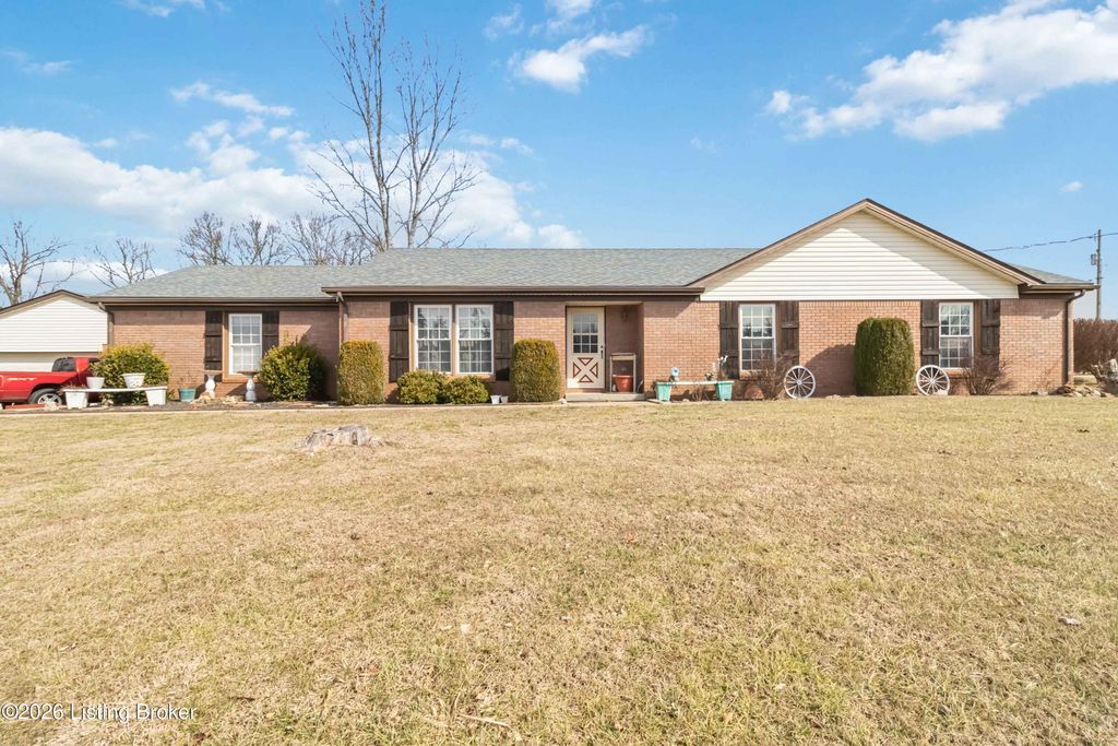 Photo of 1300 Oak Knoll Dr, Bardstown, KY 40004 (MLS # 1709224)