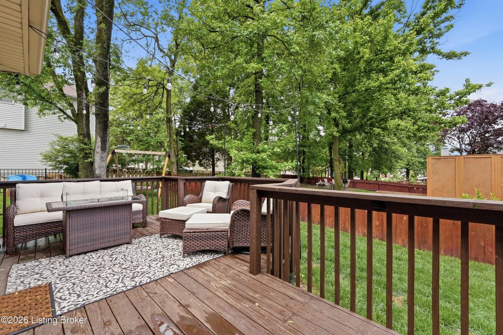 Photo of 10511 Vintage Creek Dr, Louisville, KY 40299 (MLS # 1715988)