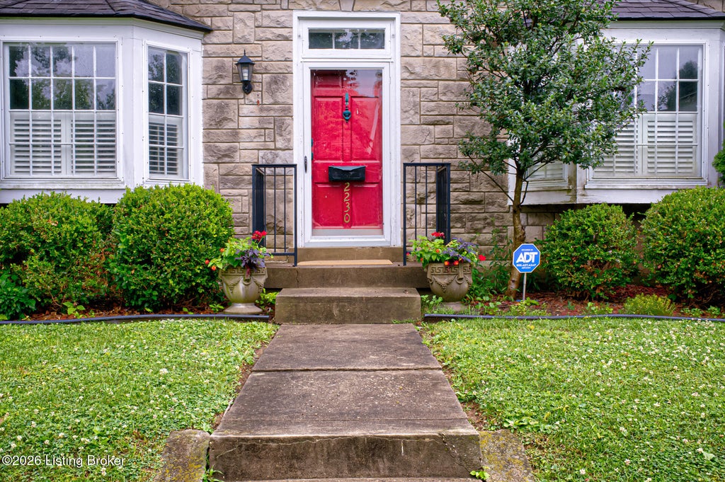 Photo of 2230 Wadsworth Ave, Louisville, KY 40205 (MLS # 1726992)