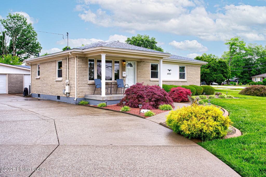Photo of 4001 Kurtz Ave, Louisville, KY 40229 (MLS # 1718414)