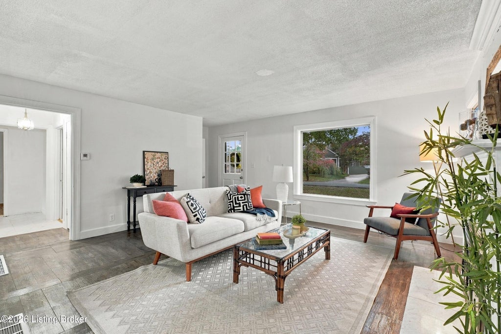 Photo of 2128 Glenworth Ave, Louisville, KY 40218 (MLS # 1731522)