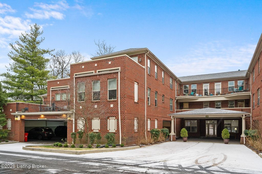 Photo of 2000 Lancashire Ave #102, Louisville, KY 40205 (MLS # 1707684)