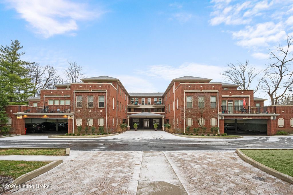 Photo of 2000 Lancashire Ave #102, Louisville, KY 40205 (MLS # 1707684)