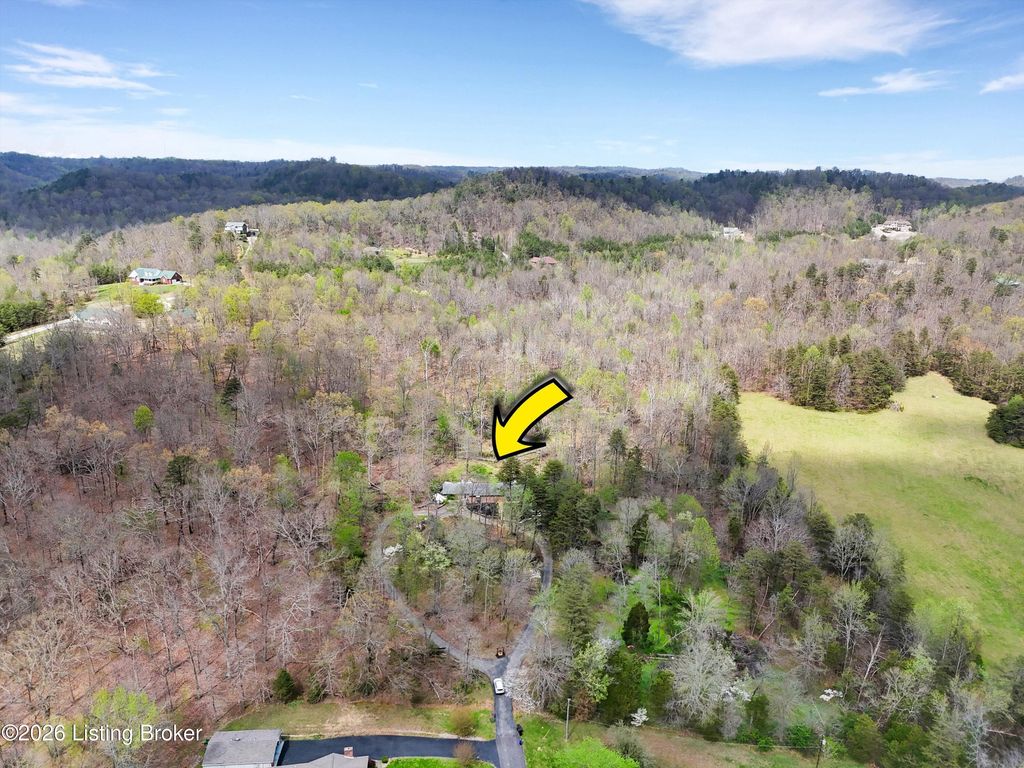 Photo of 384 Indian Trace, Shepherdsville, KY 40165 (MLS # 1713990)