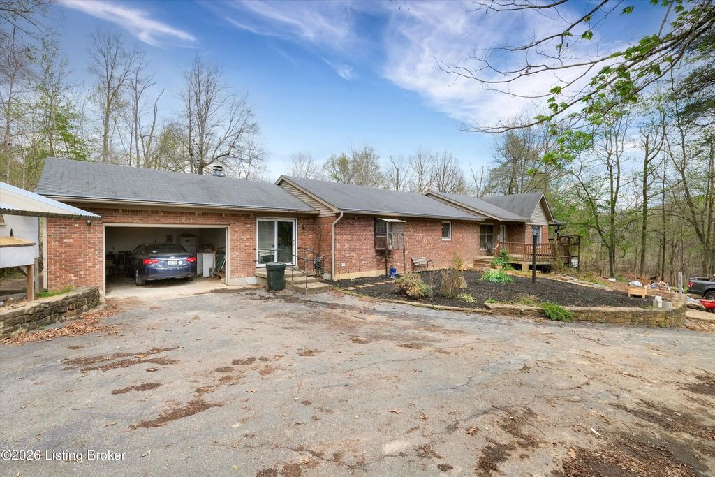 Photo of 384 Indian Trace, Shepherdsville, KY 40165 (MLS # 1713990)