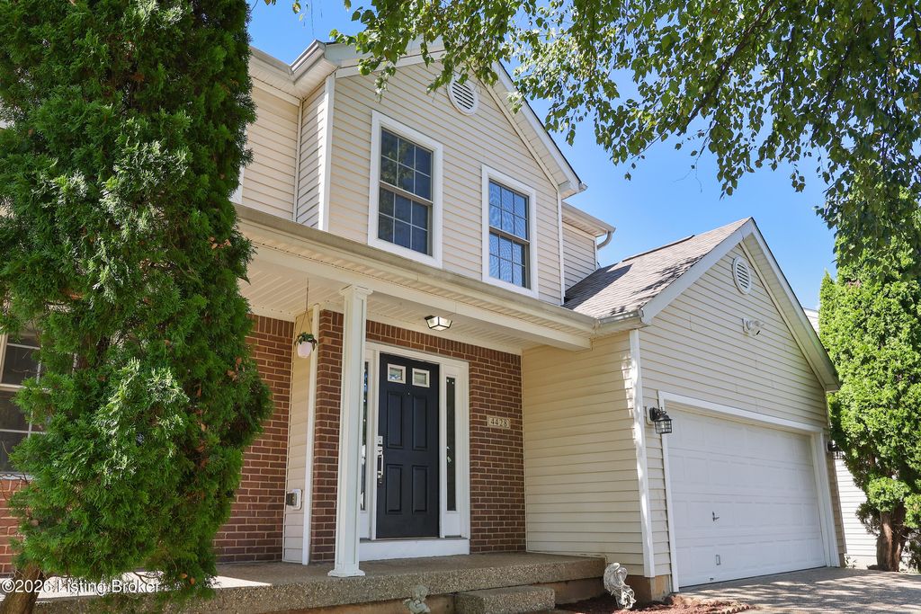 Photo of 4428 Fallen Apple Ln, Louisville, KY 40218 (MLS # 1714482)