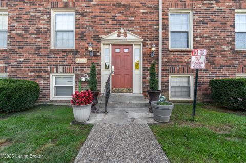 Photo of 8138 Lake Terrace #E5, Louisville, KY 40222 (MLS # 1701392) Photo of 8138 Lake Terrace #E5, Louisville, KY 40222 (MLS # 1701392)
