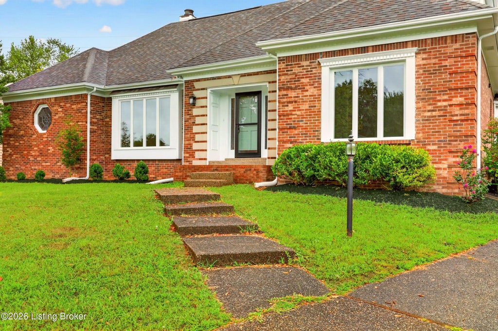 Photo of 913 Brierly Hill Ct, Louisville, KY 40299 (MLS # 1728916)