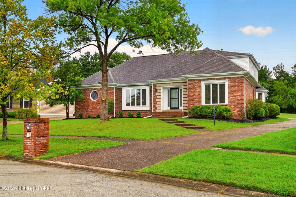 Photo of 913 Brierly Hill Ct, Louisville, KY 40299 (MLS # 1728916)