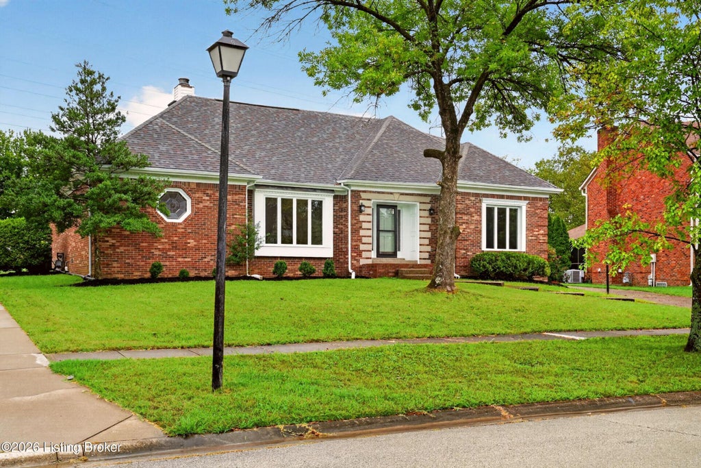 Photo of 913 Brierly Hill Ct, Louisville, KY 40299 (MLS # 1728916)