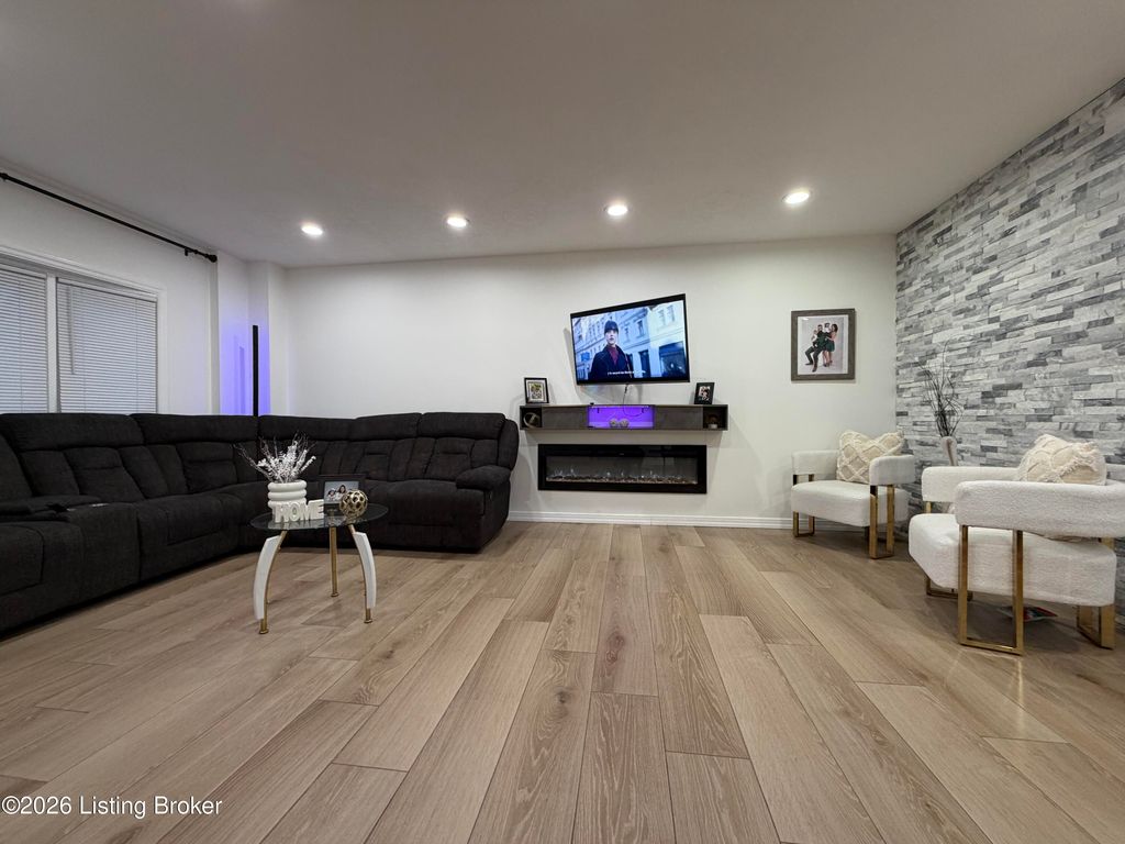 Photo of 2515 Proctor Knott Dr, Louisville, KY 40218 (MLS # 1707517)