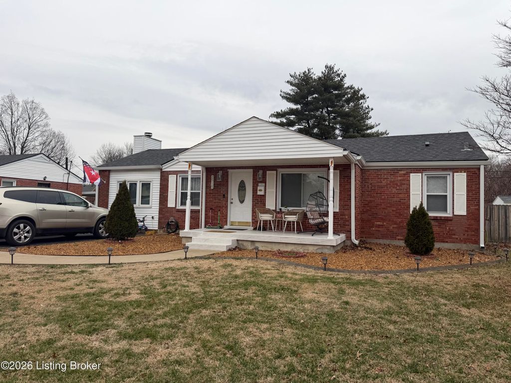 Photo of 2515 Proctor Knott Dr, Louisville, KY 40218 (MLS # 1707517)