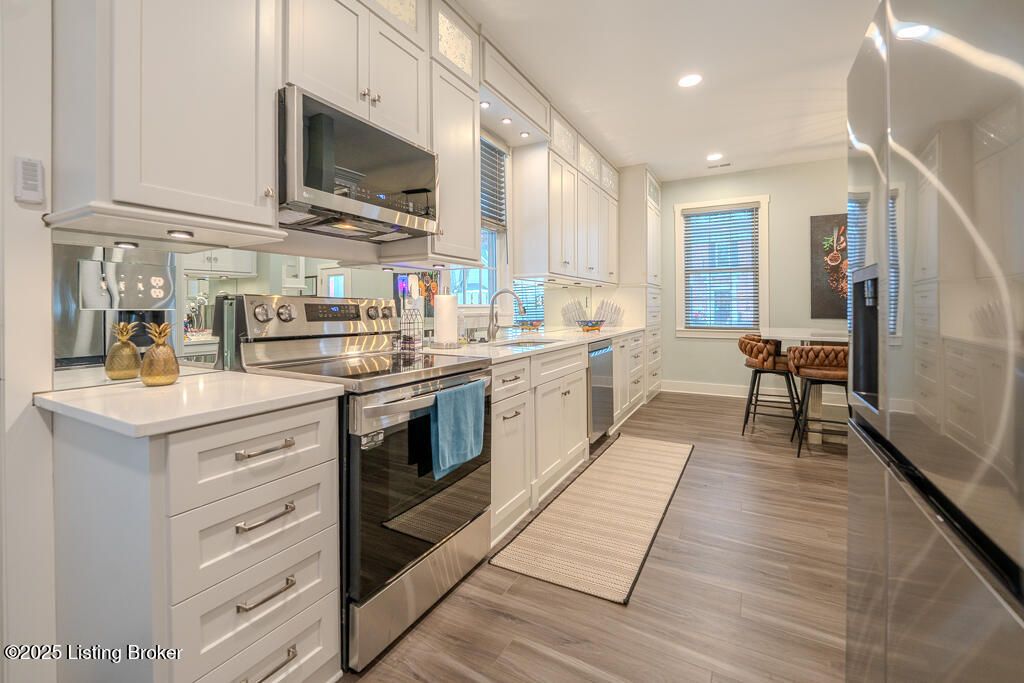 Photo of 109 S Walnut Ave, La Grange, KY 40031 (MLS # 1705437)