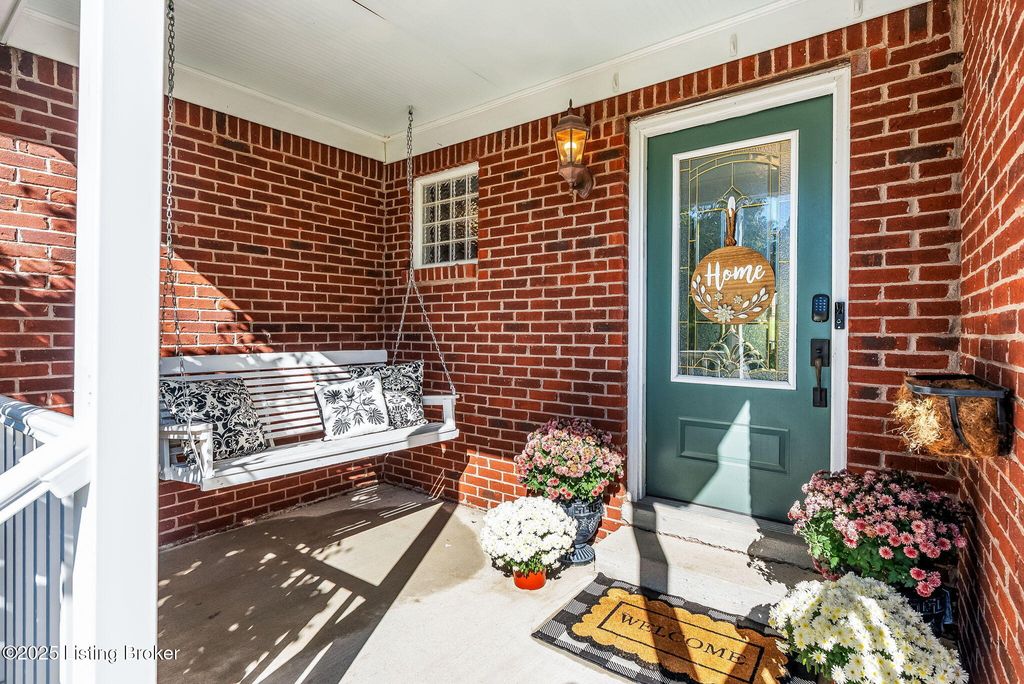 Photo of 4305 Lost Spring Ct, Louisville, KY 40241 (MLS # 1701604)