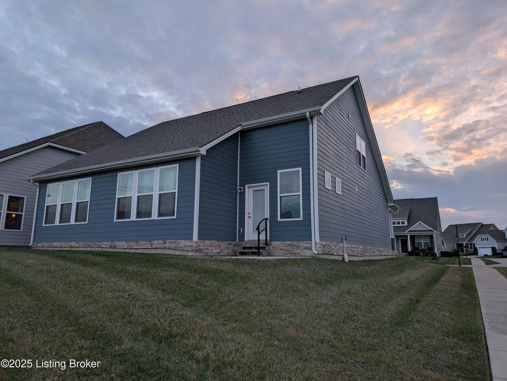 Photo of 2861 Hamilton Springs Dr, Louisville, KY 40245 (MLS # 1704825)