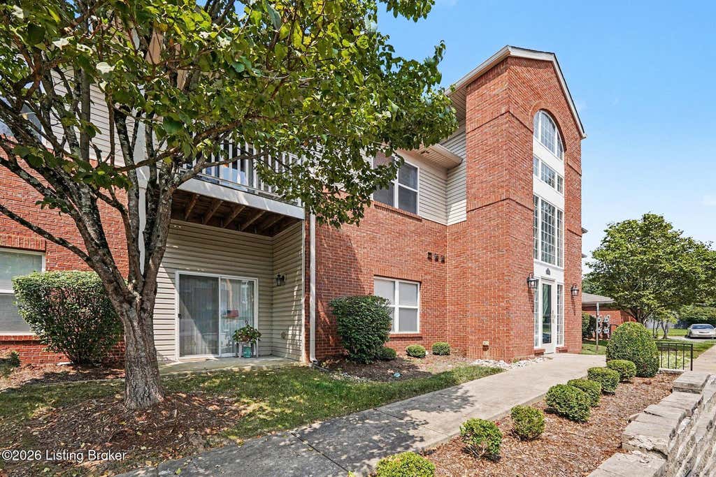 Photo of 9100 Hawthorne Pointe Dr #201, Louisville, KY 40272 (MLS # 1725927)