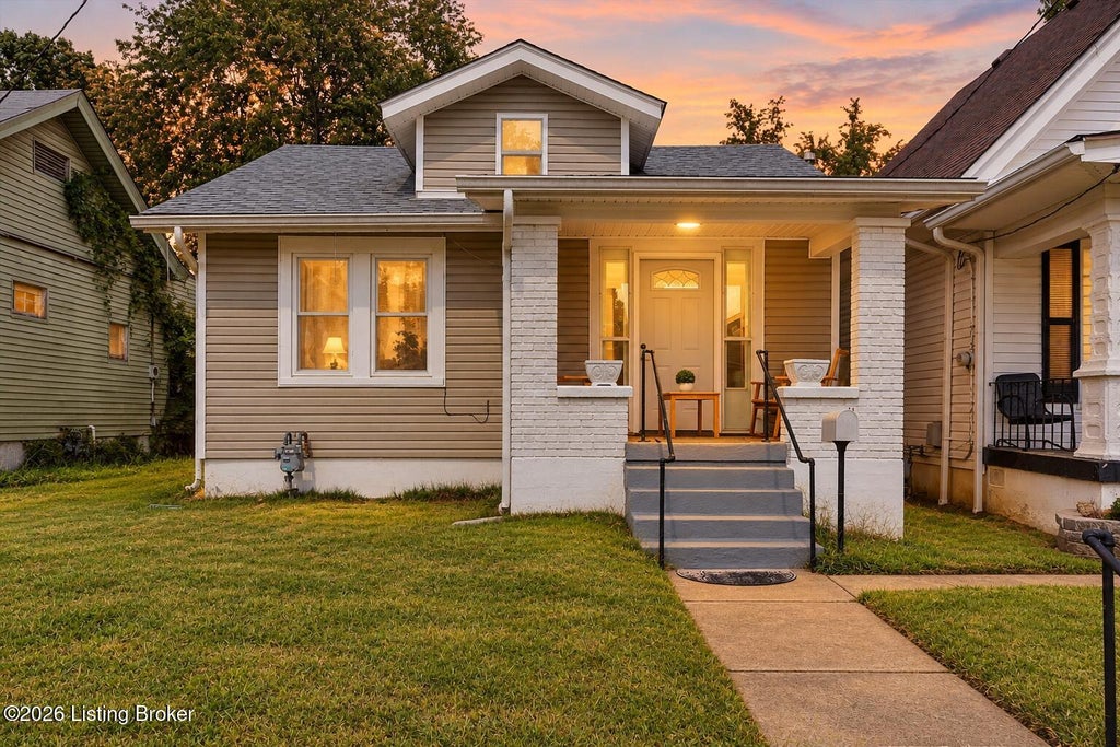 Photo of 2313 W Lee St, Louisville, KY 40210 (MLS # 1732511)