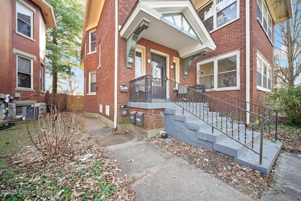 Photo of 2114 Bonnycastle Ave, Louisville, KY 40205 (MLS # 1706806)