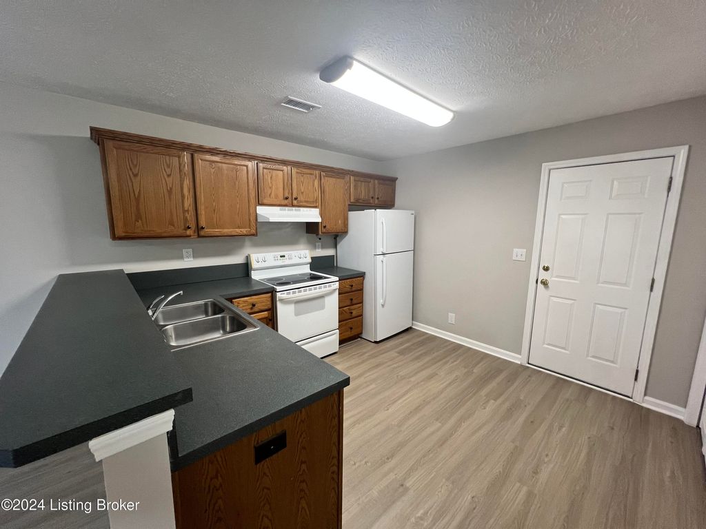 Photo of 9012 Jessica Leigh Dr, Louisville, KY 40228 (MLS # 1704623)