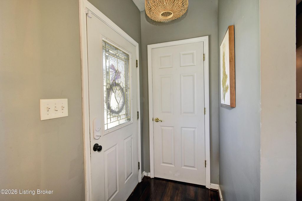 Photo of 7900 Ridge Park Ct, Louisville, KY 40258 (MLS # 1714984)