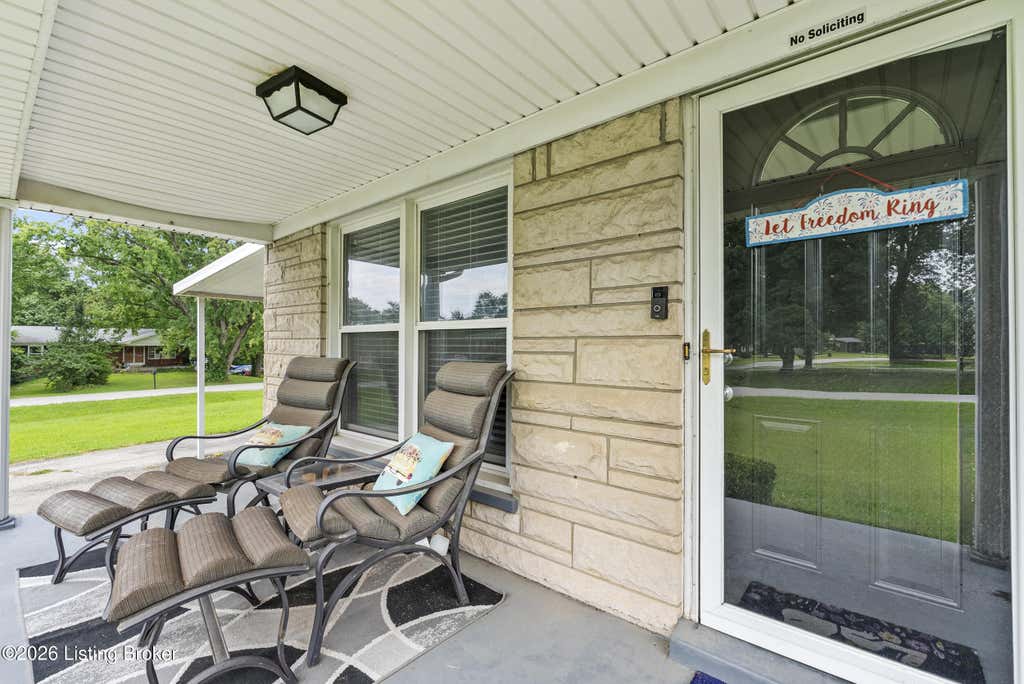 Photo of 106 Wyndingbrook Dr, Shepherdsville, KY 40165 (MLS # 1727482)