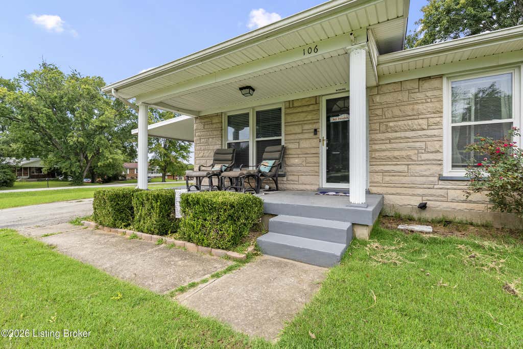 Photo of 106 Wyndingbrook Dr, Shepherdsville, KY 40165 (MLS # 1727482)