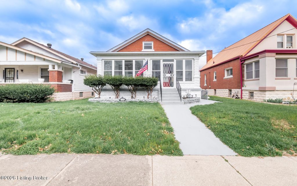 Photo of 730 S 38th St, Louisville, KY 40211 (MLS # 1712439)