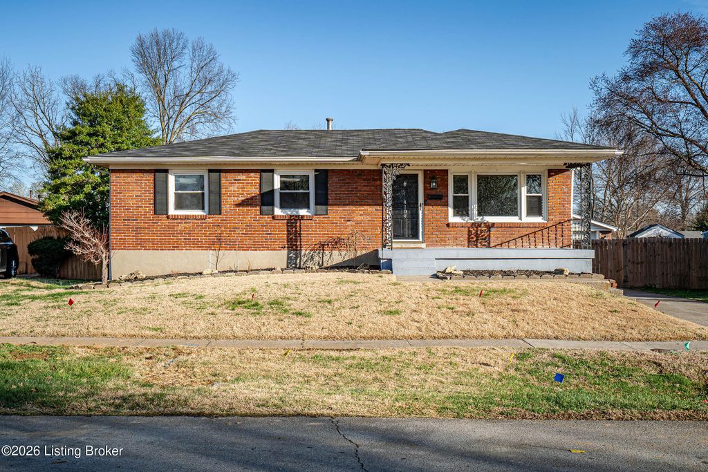 Photo of 4109 Sirate Ln, Louisville, KY 40229 (MLS # 1711580)