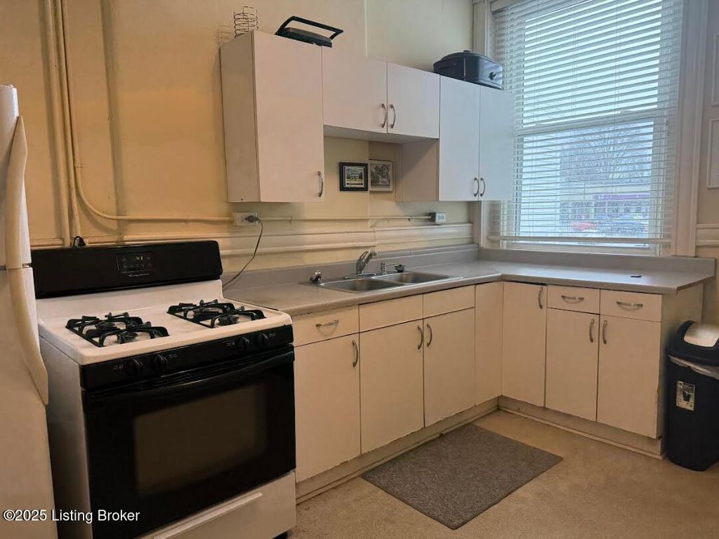 Photo of 1608 Beechwood Ave #6, Louisville, KY 40204 (MLS # 1705569)