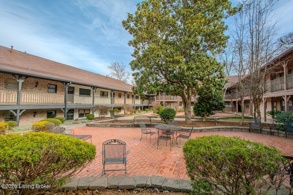 Photo of 221 N Clifton Ave #37, Louisville, KY 40206 (MLS # 1707557)