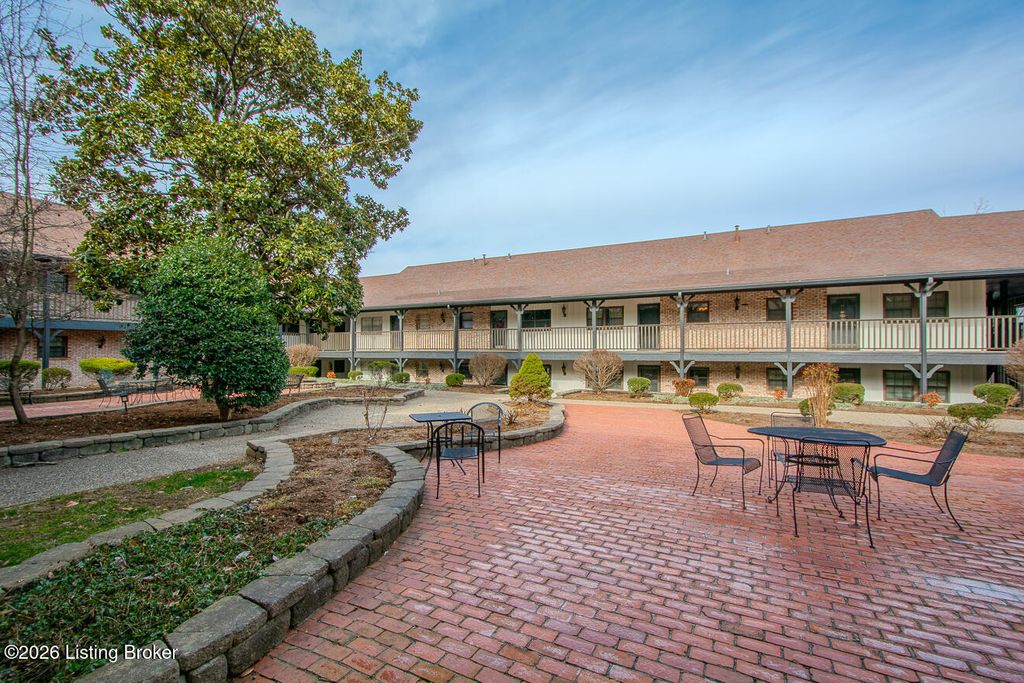 Photo of 221 N Clifton Ave #37, Louisville, KY 40206 (MLS # 1707557)