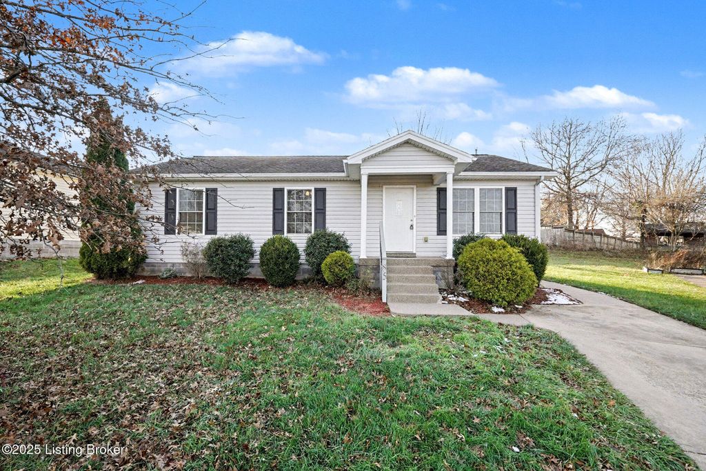 Photo of 85 Lakeview Cir, Campbellsburg, KY 40011 (MLS # 1714715)