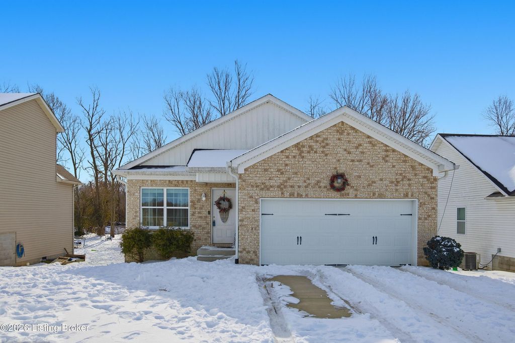 Photo of 392 Bridlewood Ave, Shelbyville, KY 40065 (MLS # 1708199)