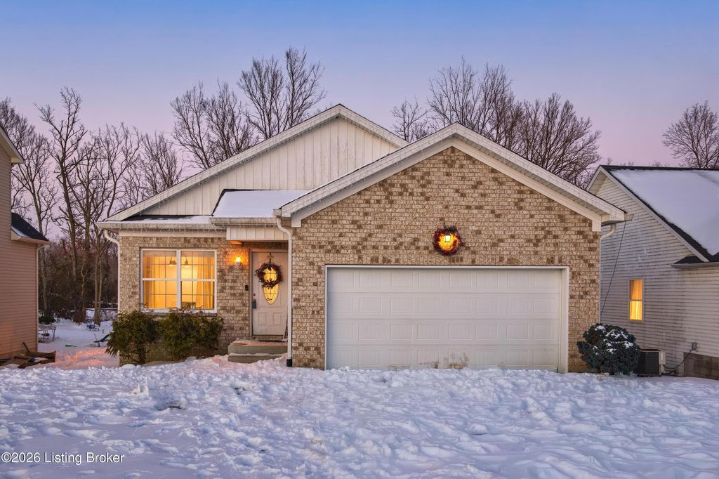 Photo of 392 Bridlewood Ave, Shelbyville, KY 40065 (MLS # 1708199)