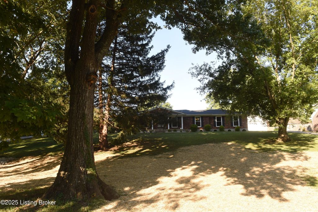 Photo of 639 Old Mill Stream Ln, Shepherdsville, KY 40165 (MLS # 1699802)