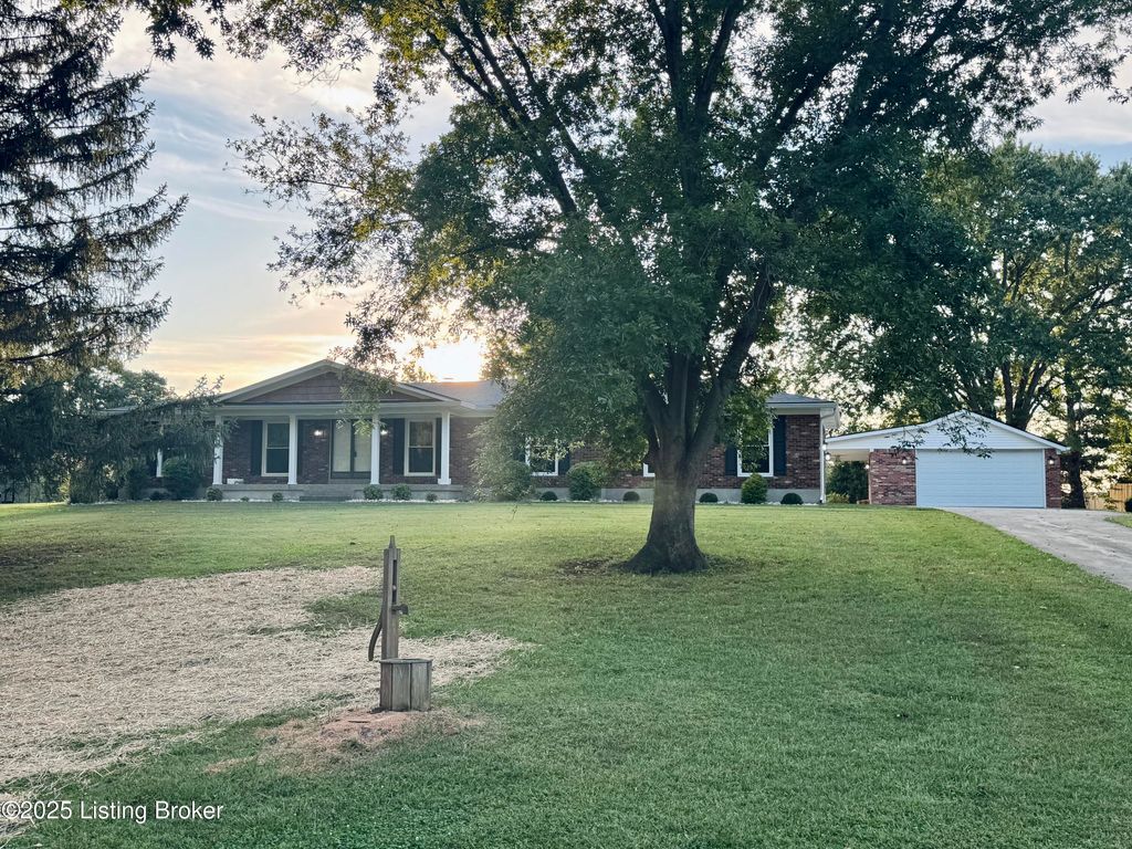 Photo of 639 Old Mill Stream Ln, Shepherdsville, KY 40165 (MLS # 1699802)