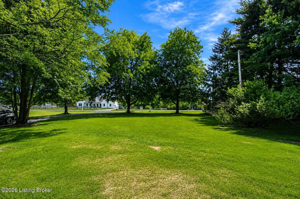 Photo of 5508 Clover Ridge Dr, Crestwood, KY 40014 (MLS # 1719079)