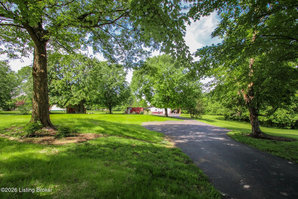 Photo of 5508 Clover Ridge Dr, Crestwood, KY 40014 (MLS # 1719079)