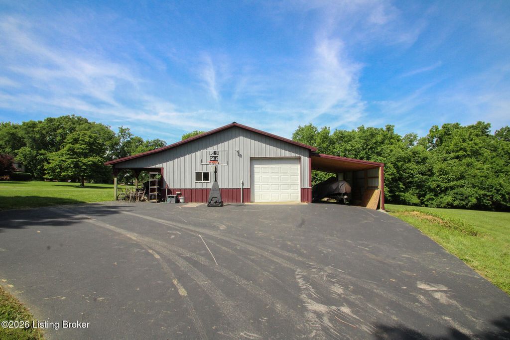 Photo of 5508 Clover Ridge Dr, Crestwood, KY 40014 (MLS # 1719079)