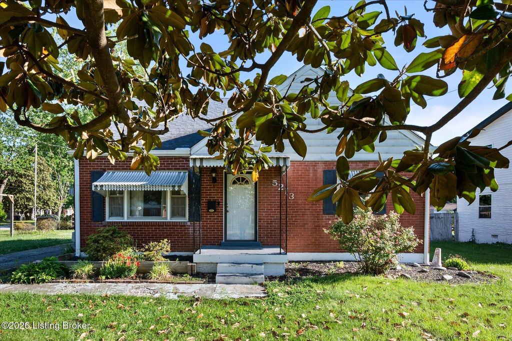 Photo of 5213 Stephan Dr, Louisville, KY 40258 (MLS # 1716959)
