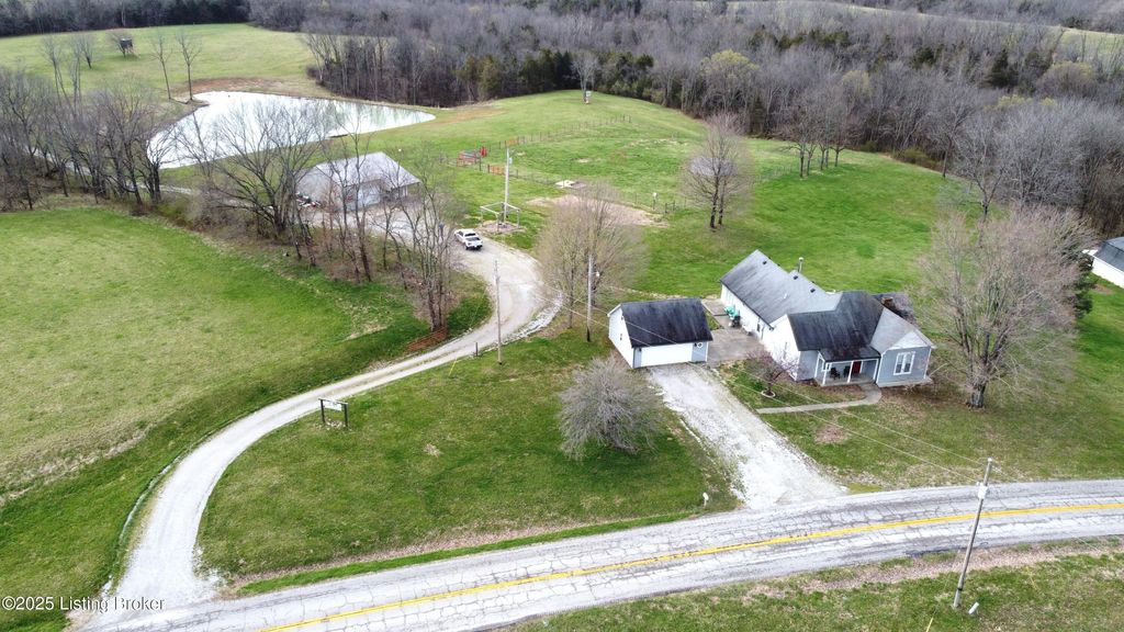 Photo of 6436 Hempridge Rd, Shelbyville, KY 40065 (MLS # 1682826)