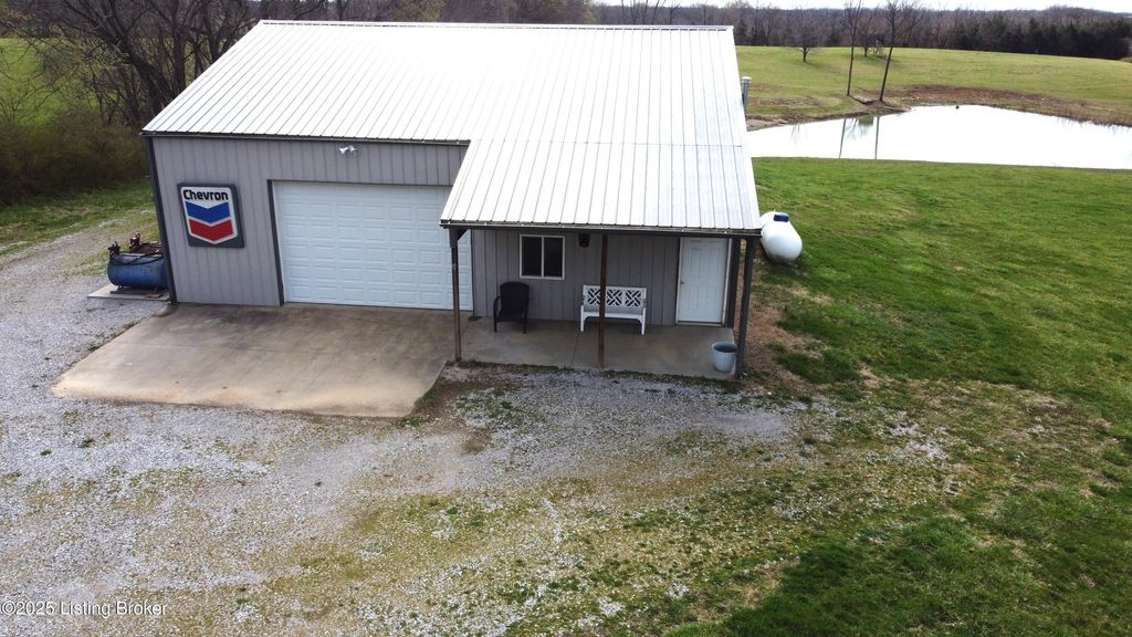 Photo of 6436 Hempridge Rd, Shelbyville, KY 40065 (MLS # 1682826)