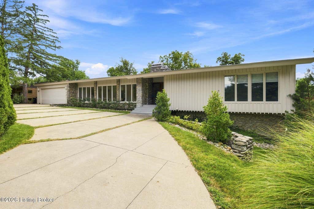 Photo of 1128 Rostrevor Cir, Louisville, KY 40205 (MLS # 1727030)