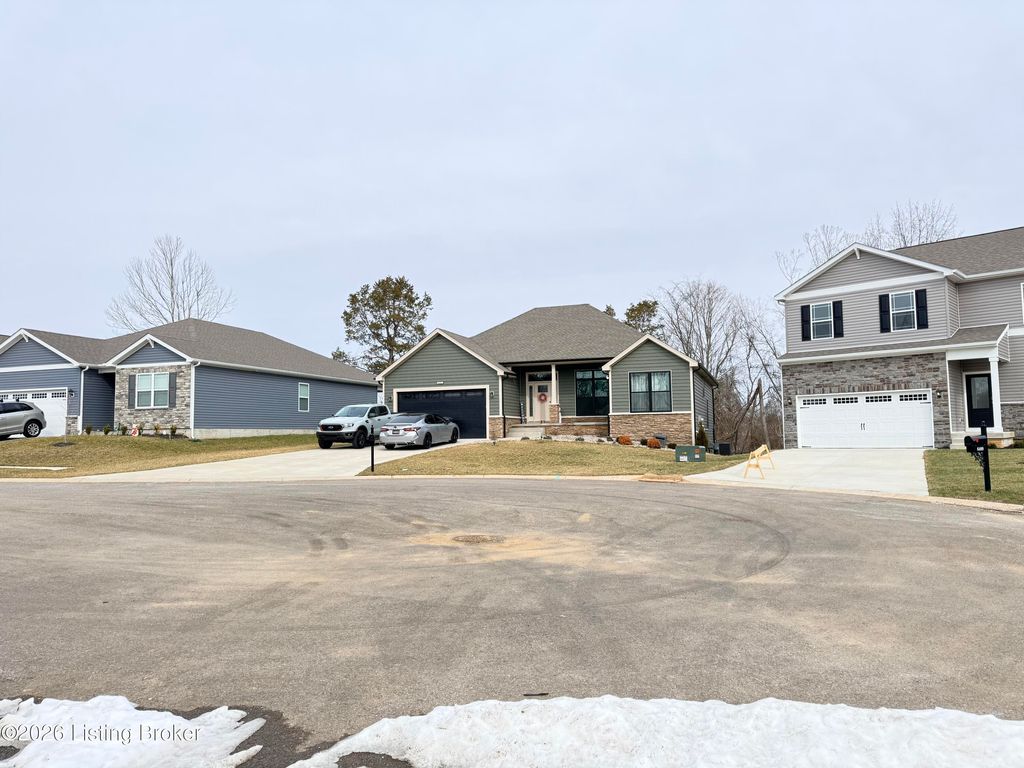Photo of 6410 Meadow Creek Ct, Louisville, KY 40229 (MLS # 1709068)