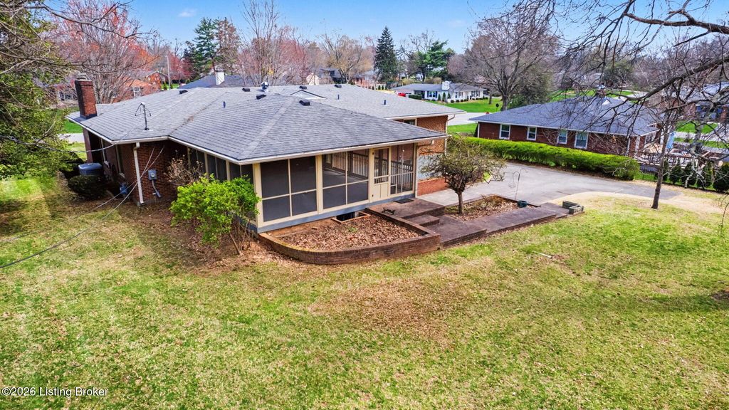 Photo of 2202 Northfield Dr, Northfield, KY 40222 (MLS # 1711626)