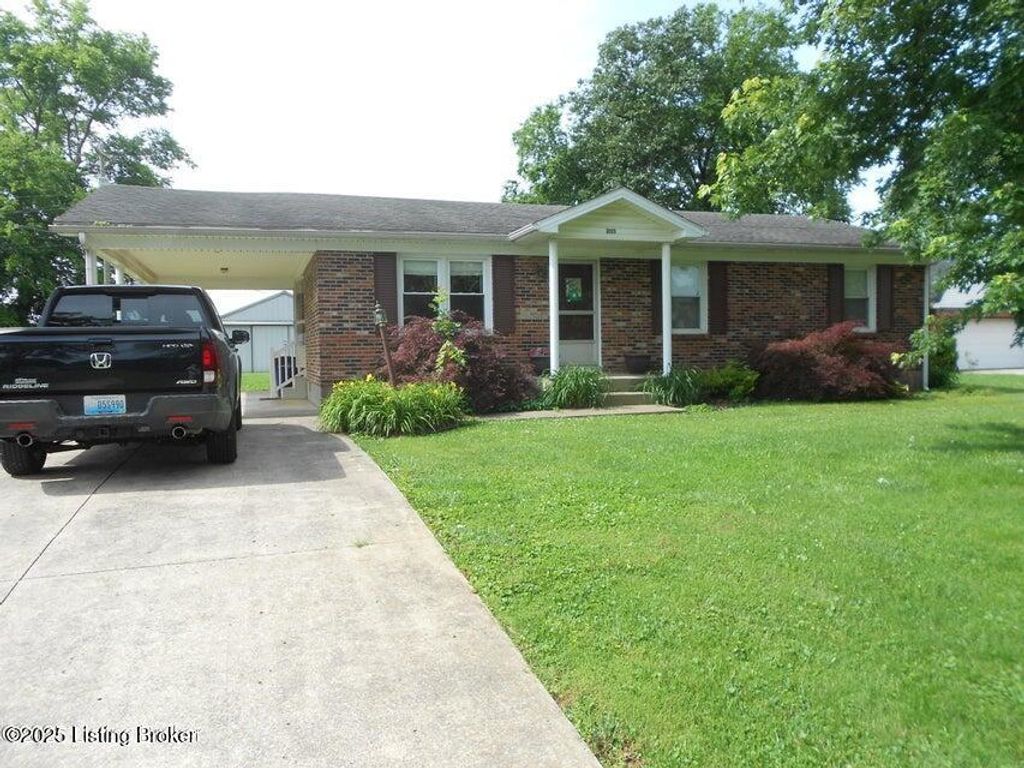 Photo of 205 St. Thomas Ct, Bardstown, KY 40004 (MLS # 1709264)